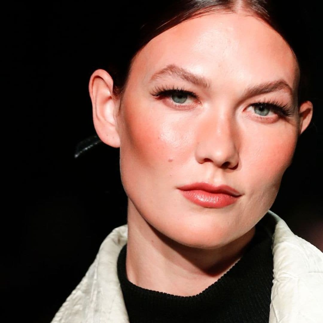 Si quieres un maquillaje natural que te dé más color, prueba las 'mejillas de esquiadora'
