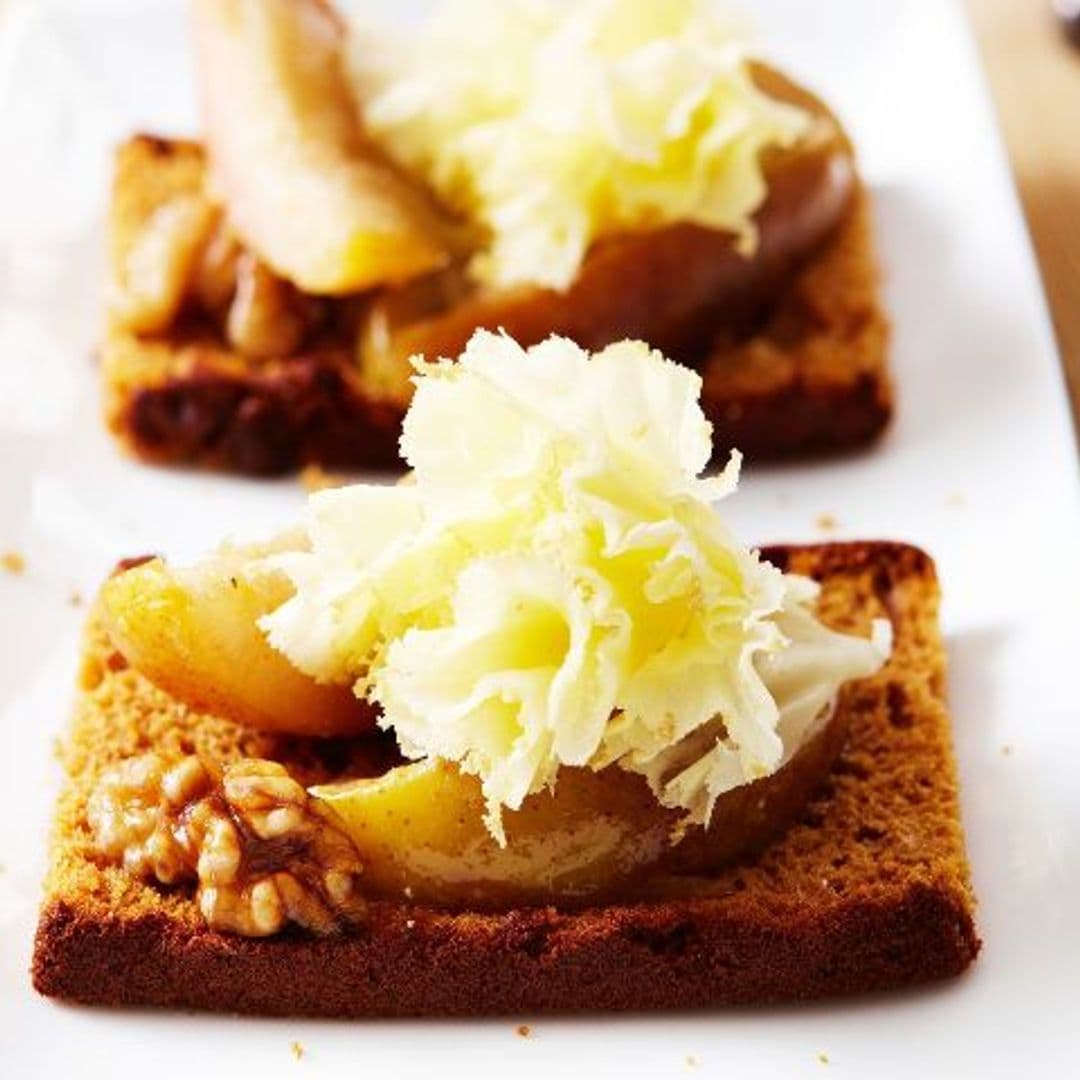 'Chutney' de pera con queso y pan de jengibre