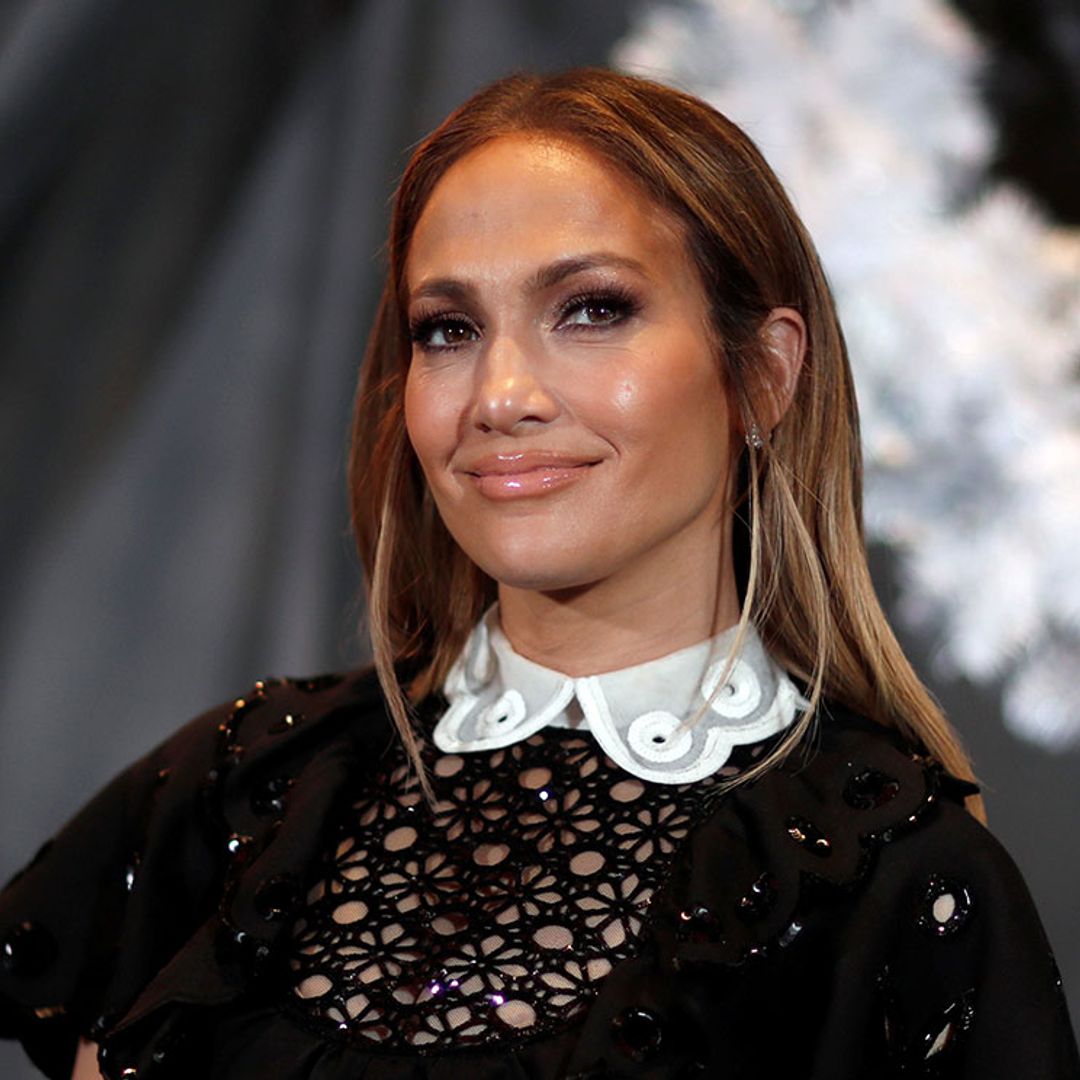El anillo de compromiso de Jennifer Lopez 'brilla' por su ausencia