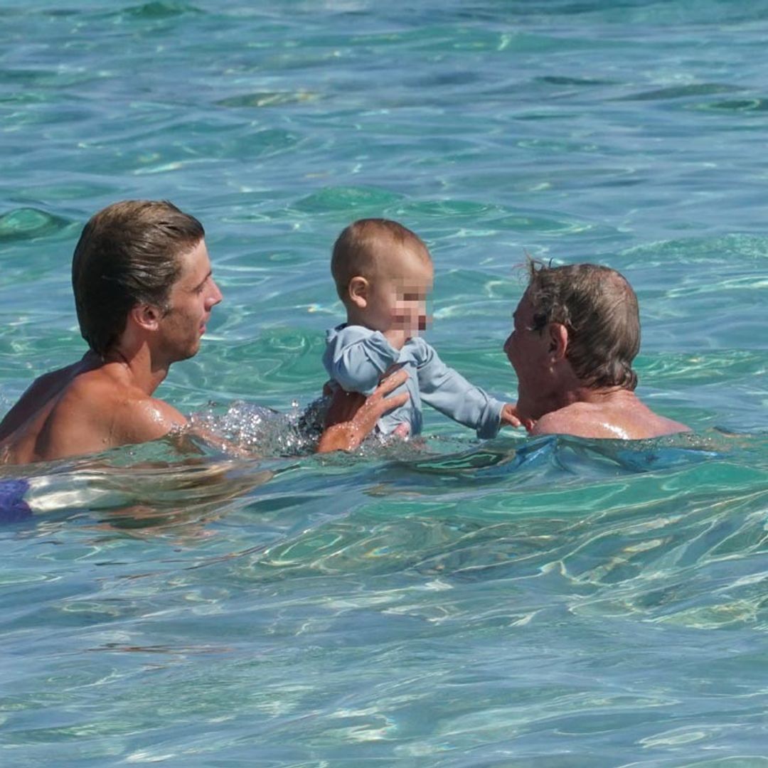 Ernesto de Hannover muestra su faceta más desconocida en Formentera: la de abuelo