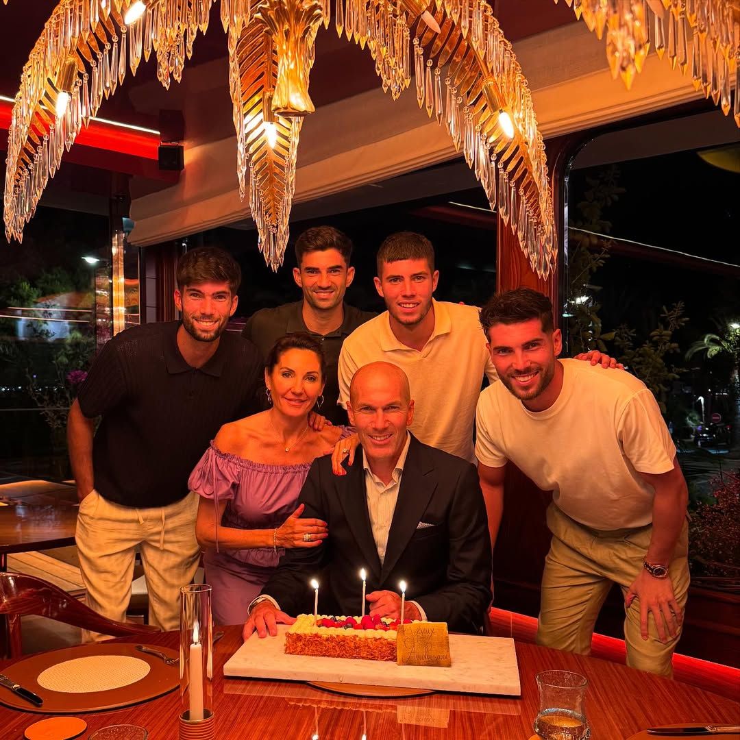 Quién es quién en la numerosa familia de Zidane, que cumple 53 años: de su mujer con raíces españolas a sus nietas