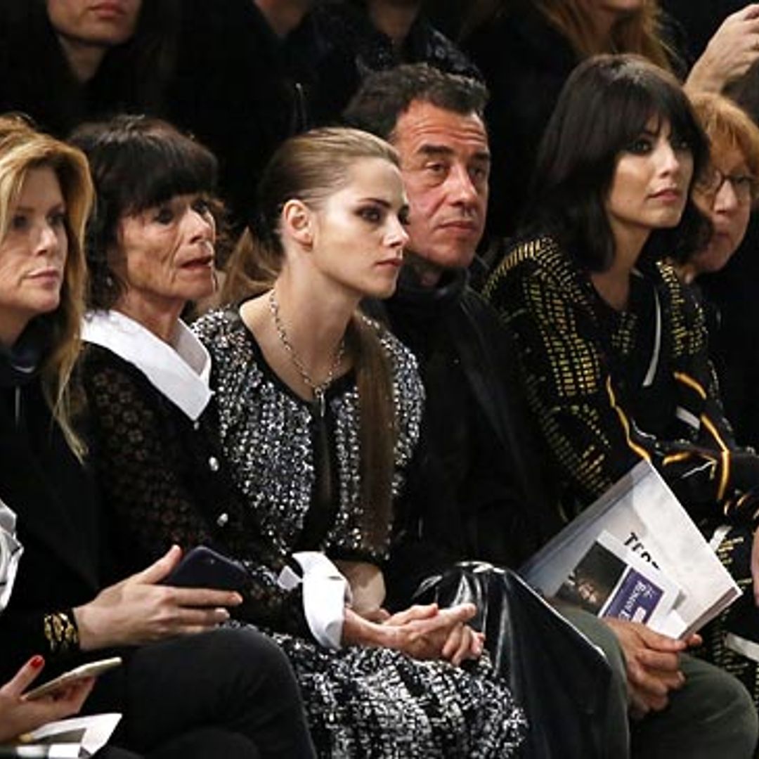 Kristen Stewart y Karl Lagerfeld, mano a mano, en la presentación de la colección ‘Métiers d’Art’ de Chanel en Roma