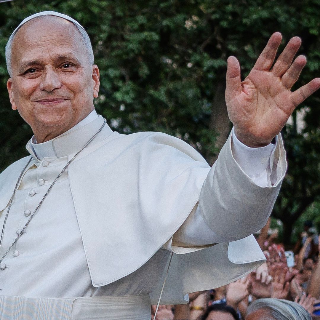 Todos los detalles y las anécdotas que no has visto de las primeras 24 horas del Papa en Madrid: productos asturianos de la reina Letizia y el guiño a la generación alfa