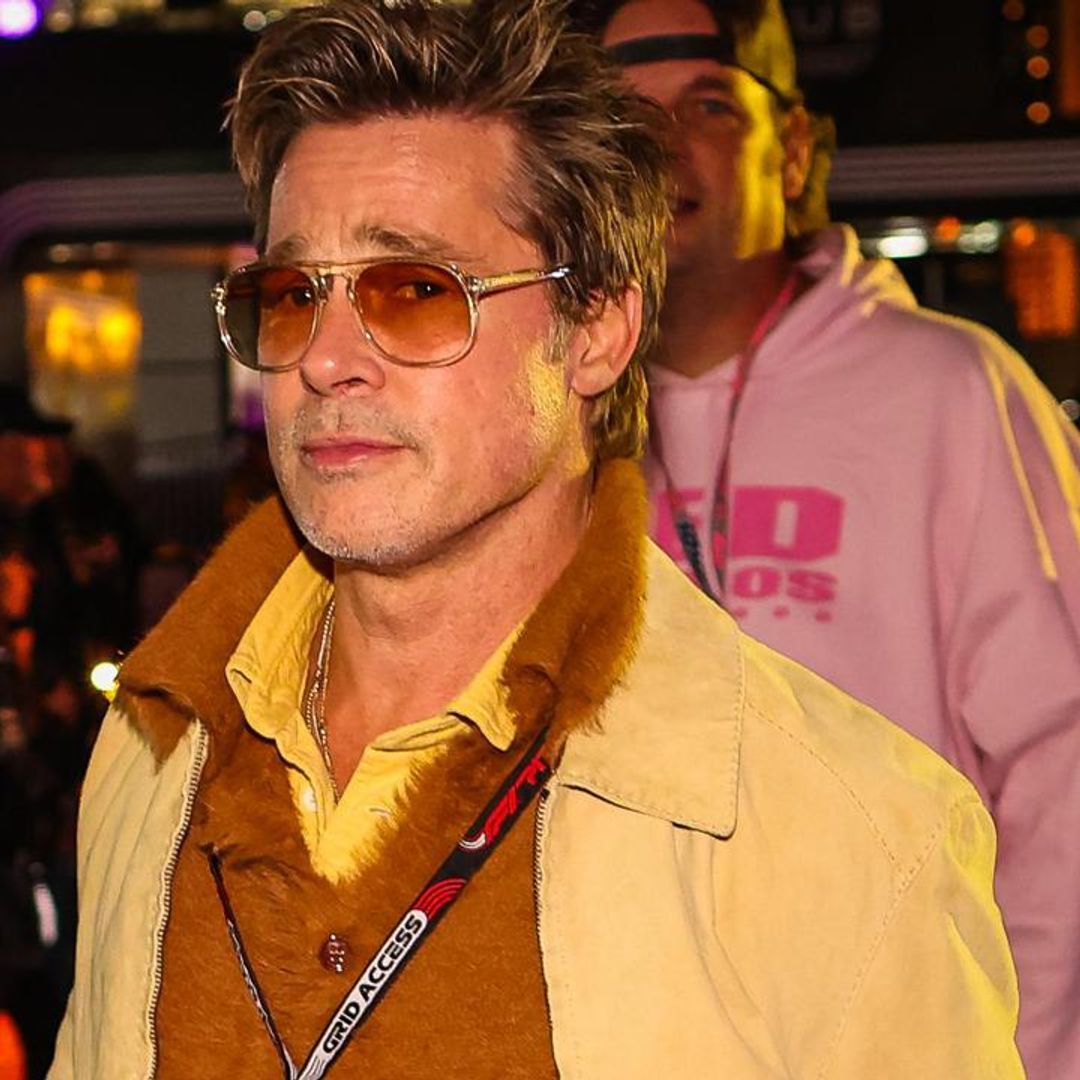 Brad Pitt con su novia ‘española’ y su ‘look’ más desconcertante al cumplir 60 años