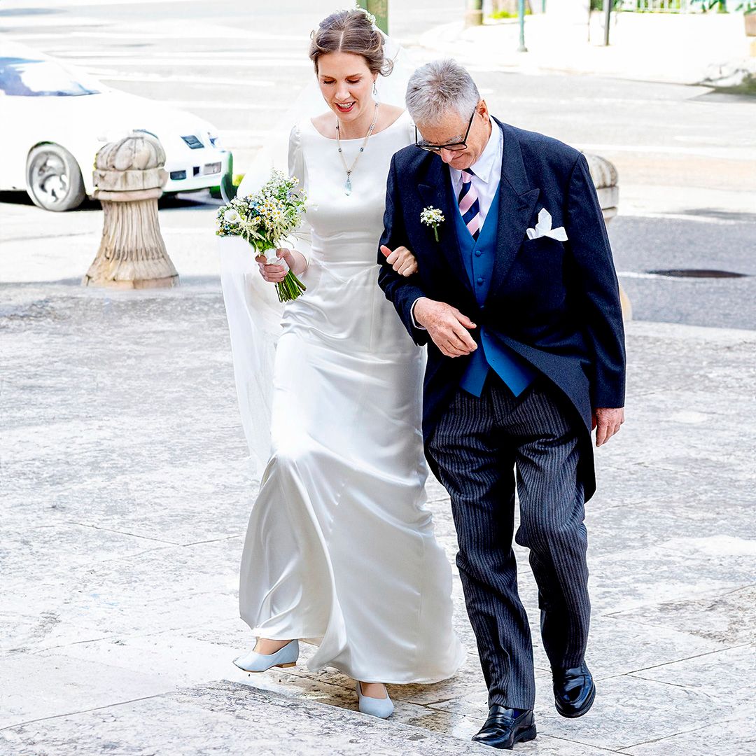 Las novias de la realeza que cambiaron los zapatos blancos por bailarinas azules, sandalias planas y otros diseños que nadie esperaba ver en una boda