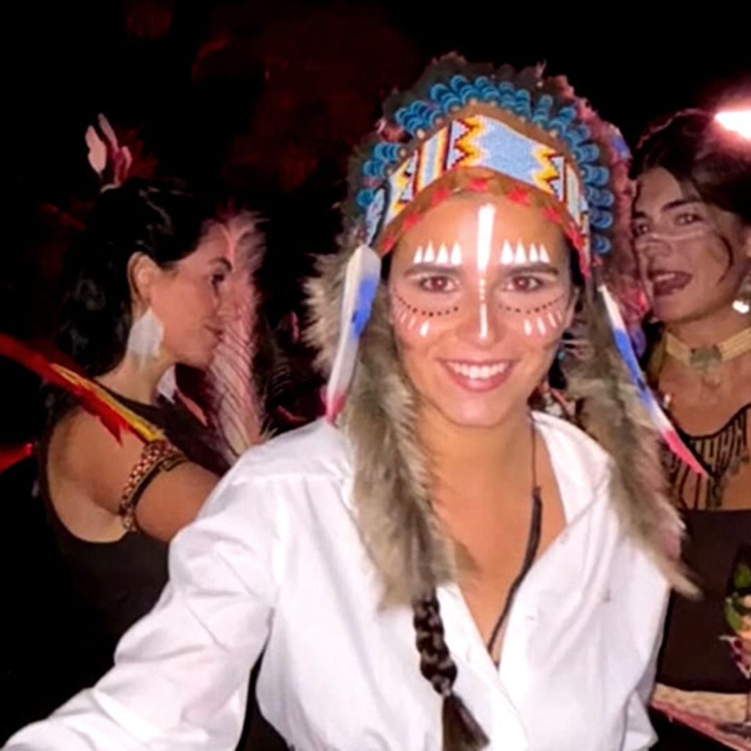 Tana Rivera y su divertida fiesta de disfraces al más puro estilo Apache con su madre dándolo todo