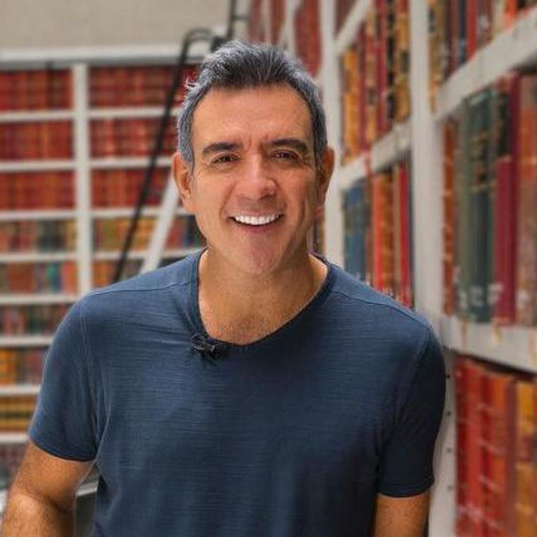 Héctor Sandarti revela qué cirugías estéticas se realizó en la cara