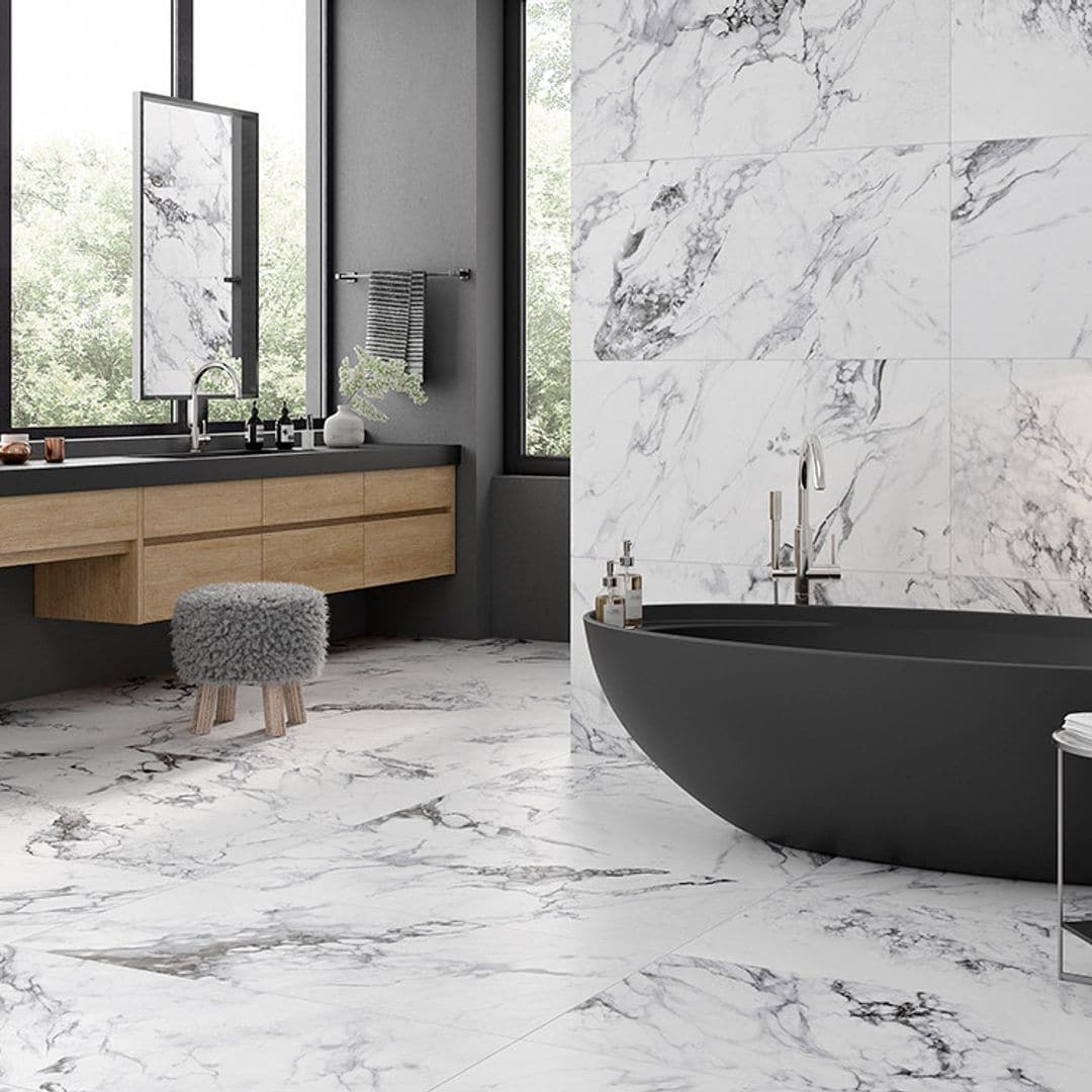 Las distribuciones que debes contemplar en un baño con bañera, sea exenta o encastrada