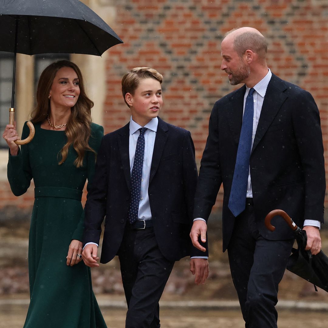 El príncipe George inicia su etapa escolar en Eton acompañado por sus padres, William y Kate