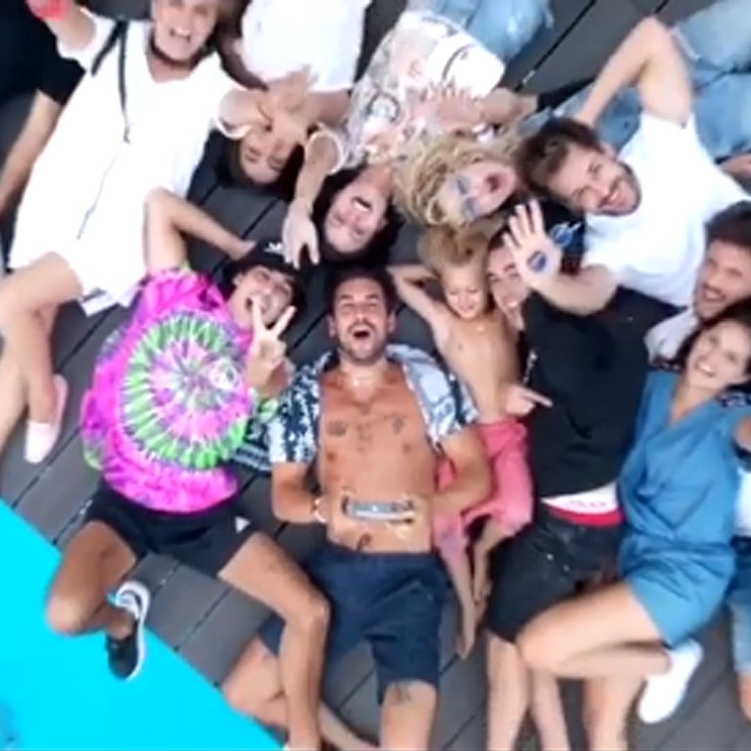 Mario Casas da por finalizado su cumple con un 'selfie' aéreo lleno de amor