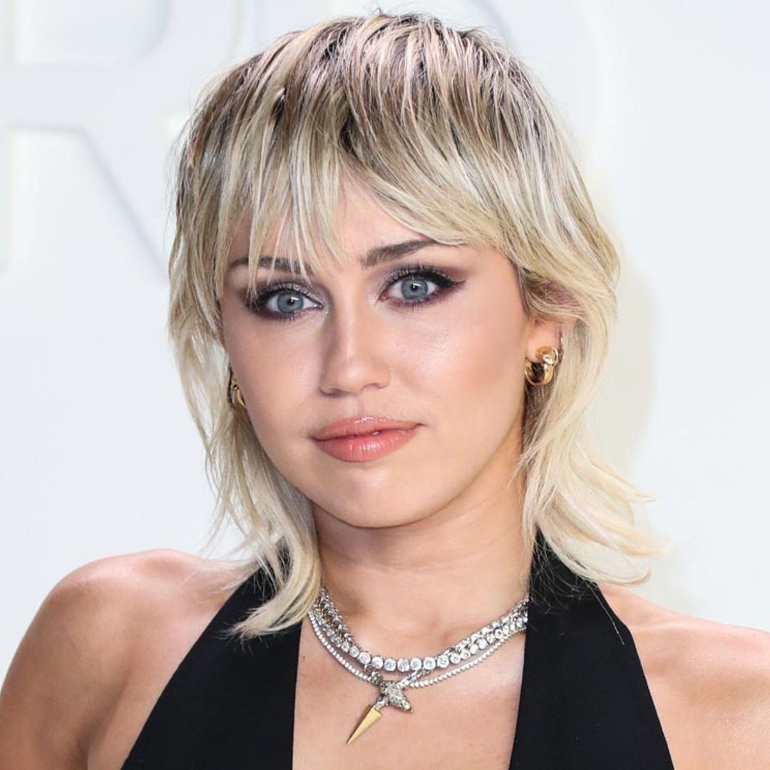 Miley Cyrus muestra el momento en el que un rayo impacta en el avión en el que volaba
