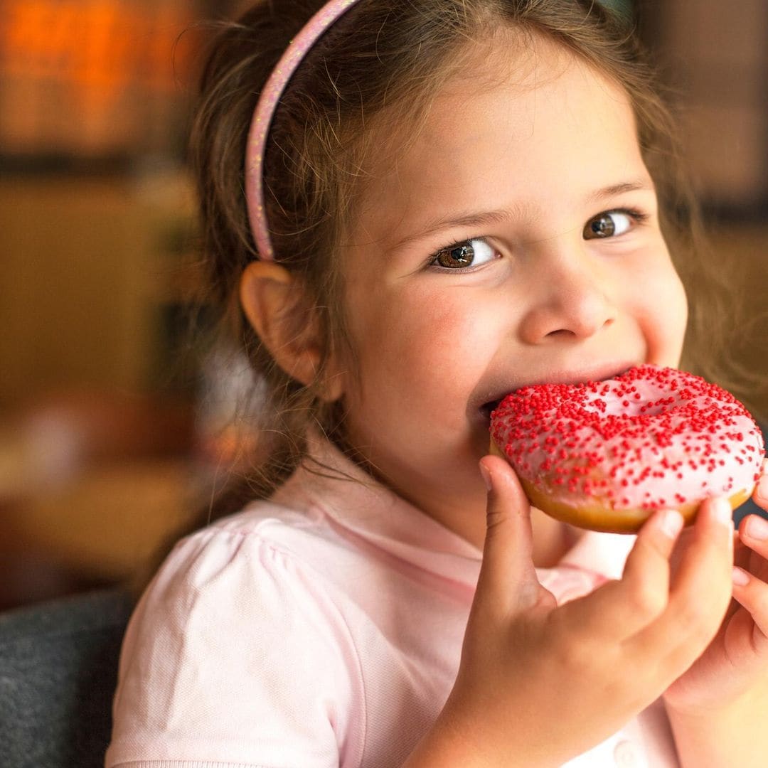 Por qué no debemos prohibir a los niños comer chuches, según los expertos