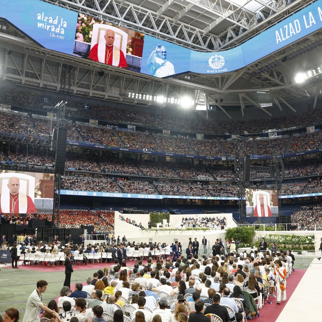 EN DIRECTO. Ambientazo histórico en el Bernabéu: la espera del Papa, desde primera fila
