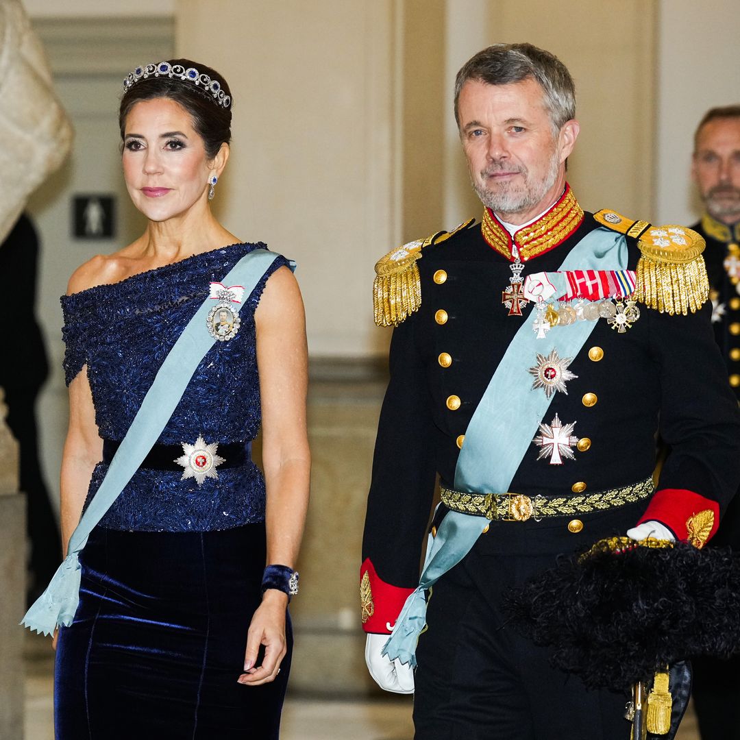 Mary de Dinamarca rescata una espectacular tiara de zafiros y diamantes con historia: un regalo del zar Nicolás II que desapareció durante décadas