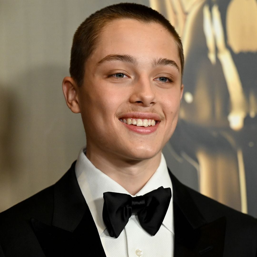 Primer plano de Knox Jolie-Pitt en los Governors Awards 2024