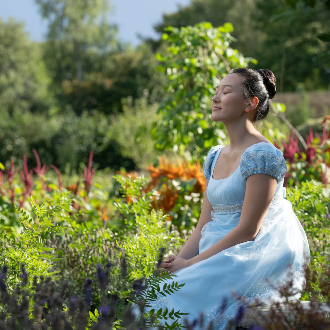 Yerin Ha como Sophie Baek en el episodio 403 de Los Bridgerton