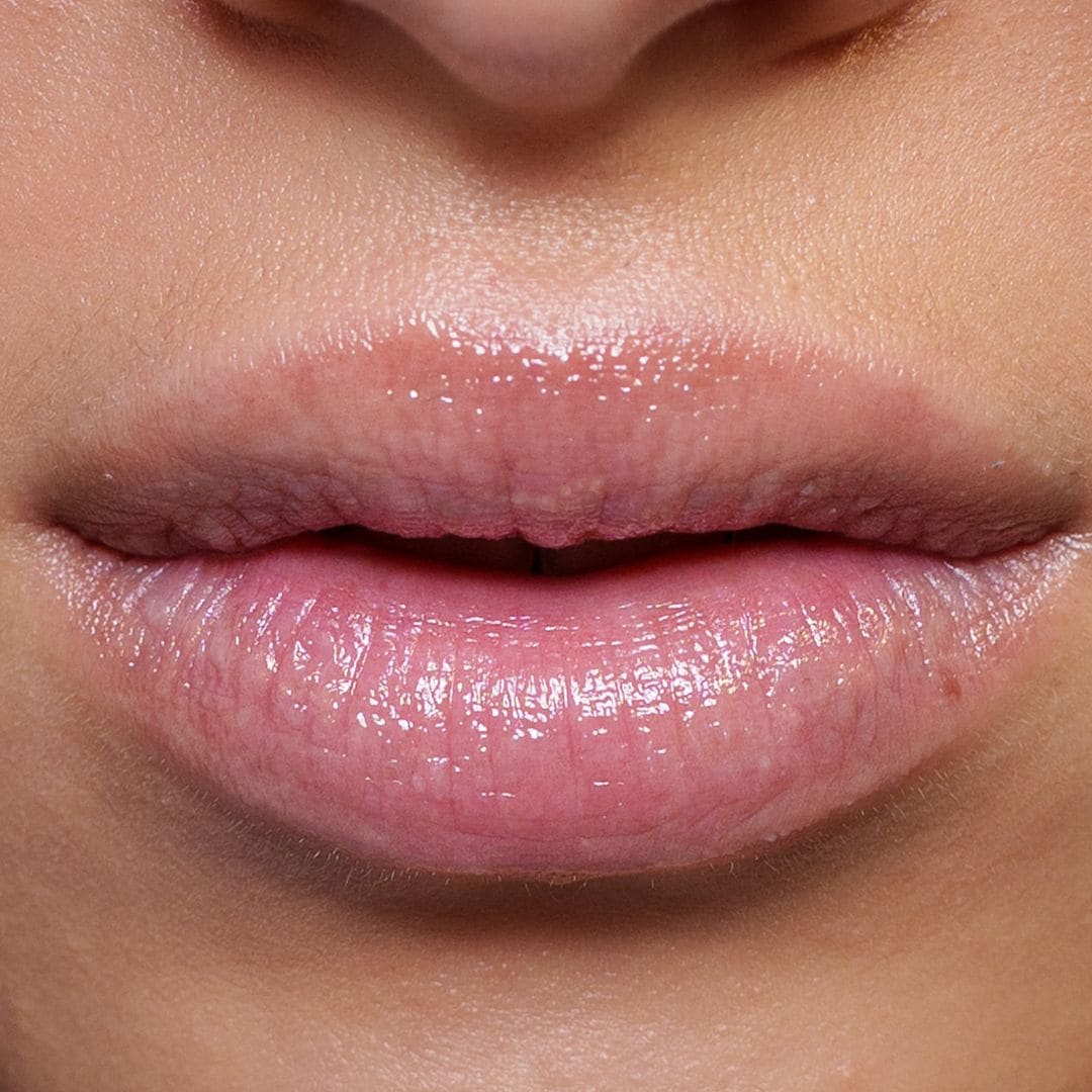 Puedes usar gloss transparente para incluir brillo. 