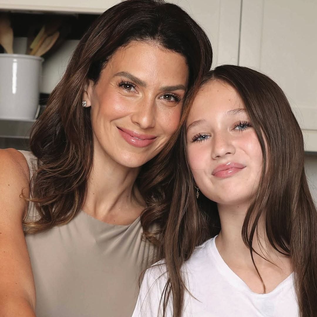 La hija mayor de Hilaria y Alec Baldwin tiene solo 11 años y sorprende con su maquillaje y uñas perfectas

 