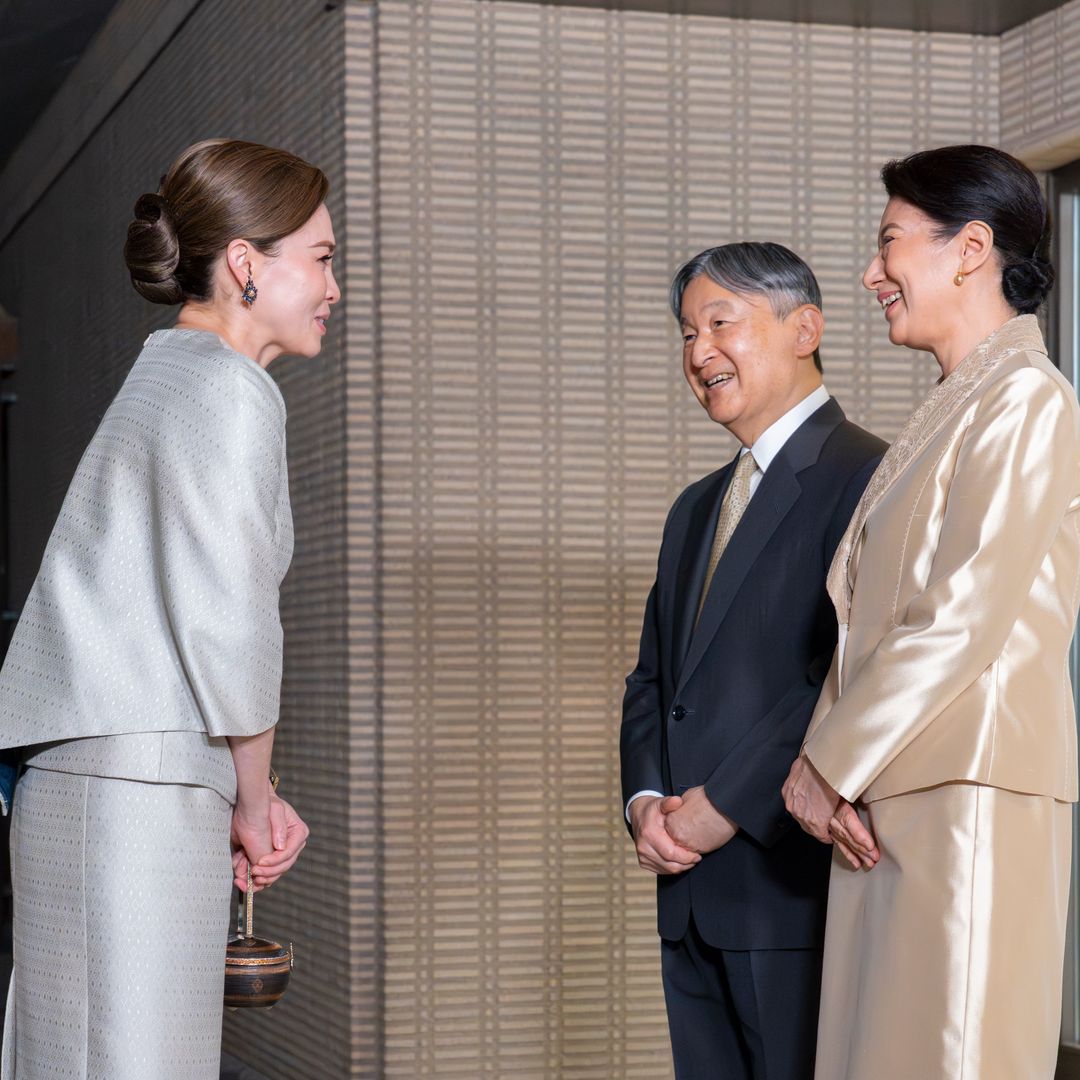 La reina Suthida asume el peso internacional de Tailandia y lo vuele a demostrar ante los emperadores de Japón