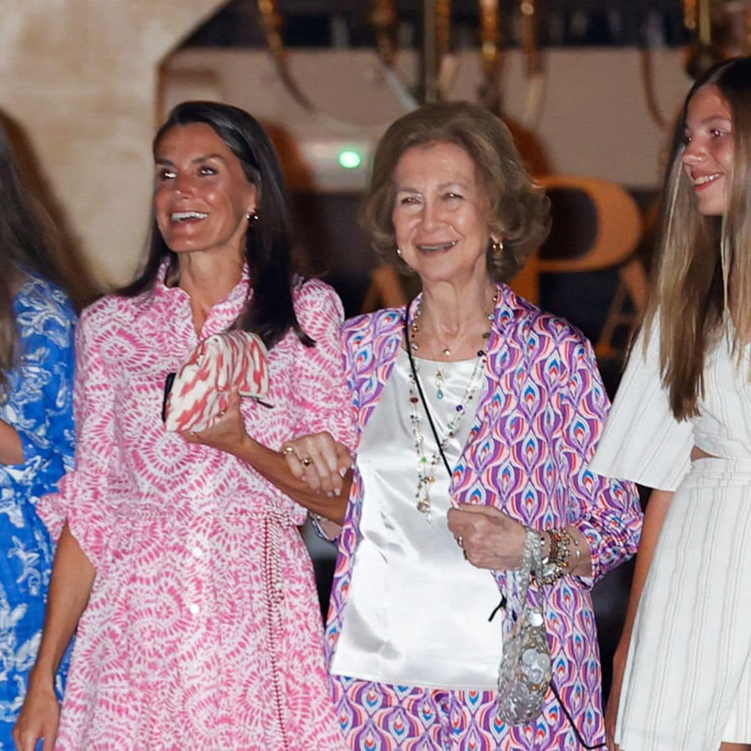 Citas culturales, paseos en barco... los otros planes de verano de la Reina y sus hijas con doña Sofía