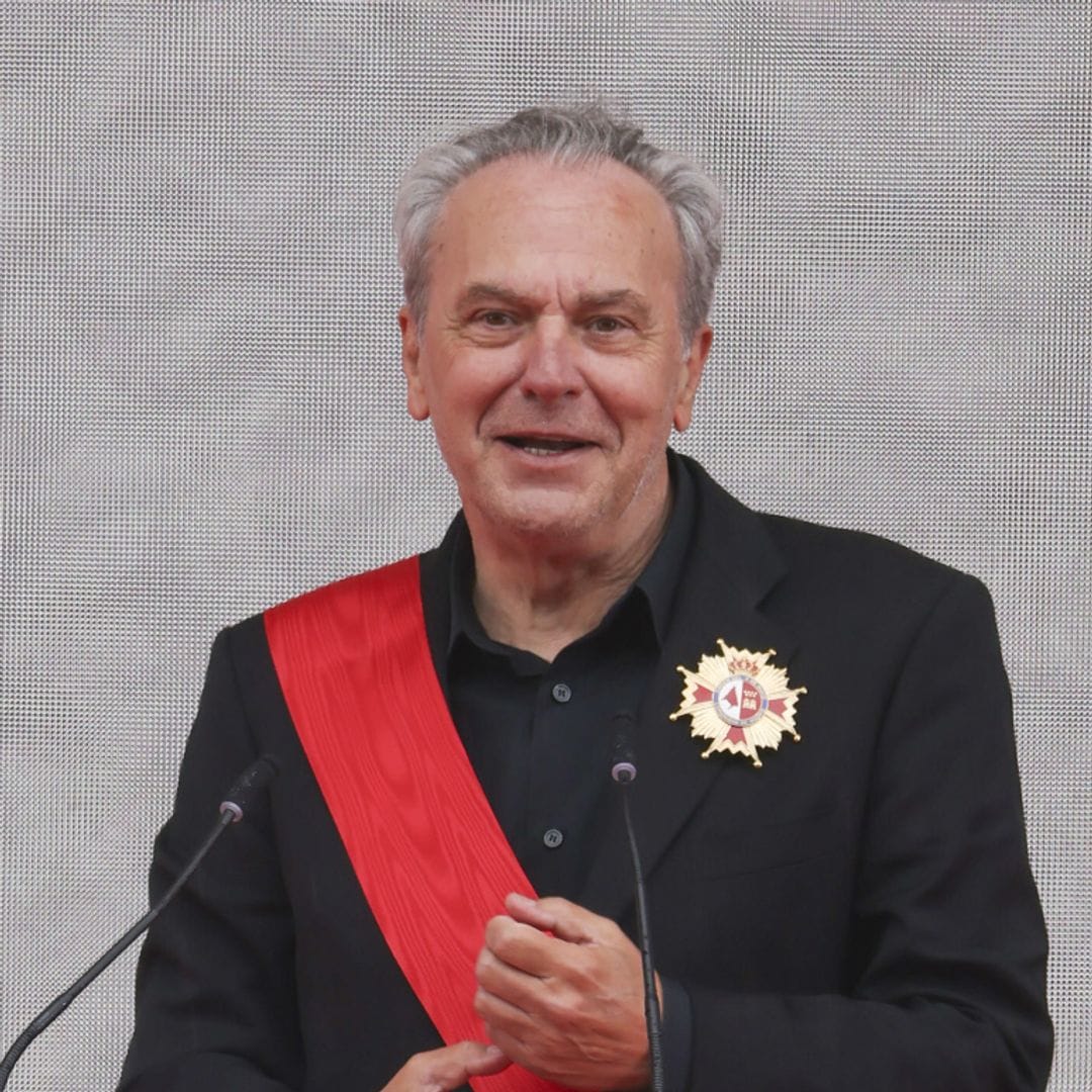 La emoción de José Coronado, arropado por su novia y su hijo, en las medallas de la Comunidad de Madrid  