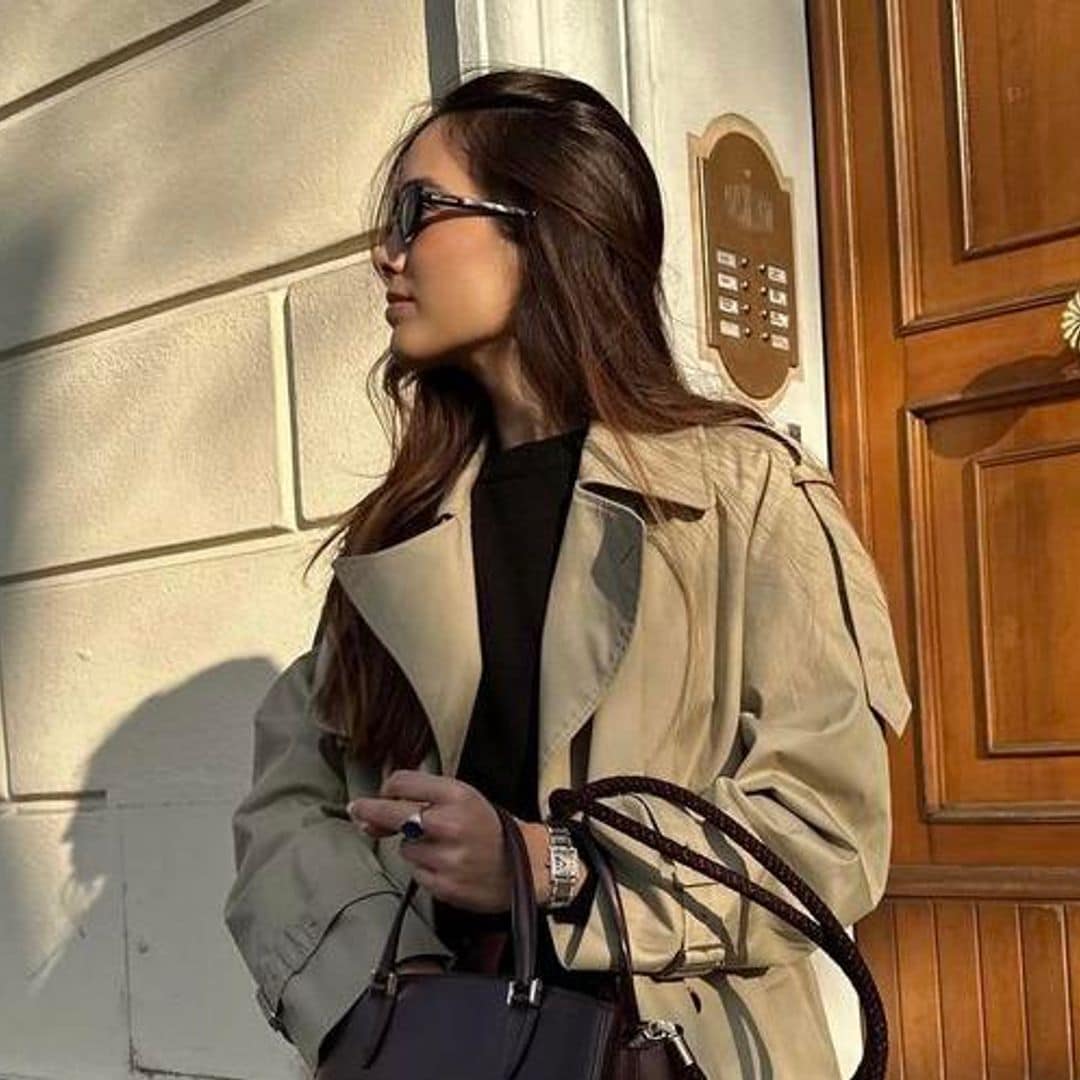 ¿Gabardina en primavera? Sharon Fonseca demuestra que es posible