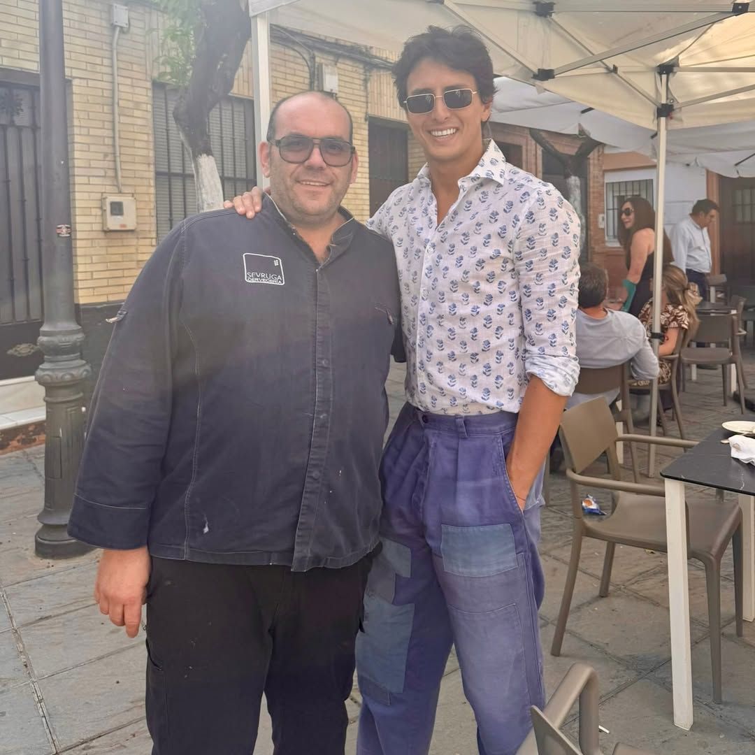 Sabemos lo que hizo Roca Rey en Sevilla durante su recuperación: visita una cervecería tradicional con cocina creativa