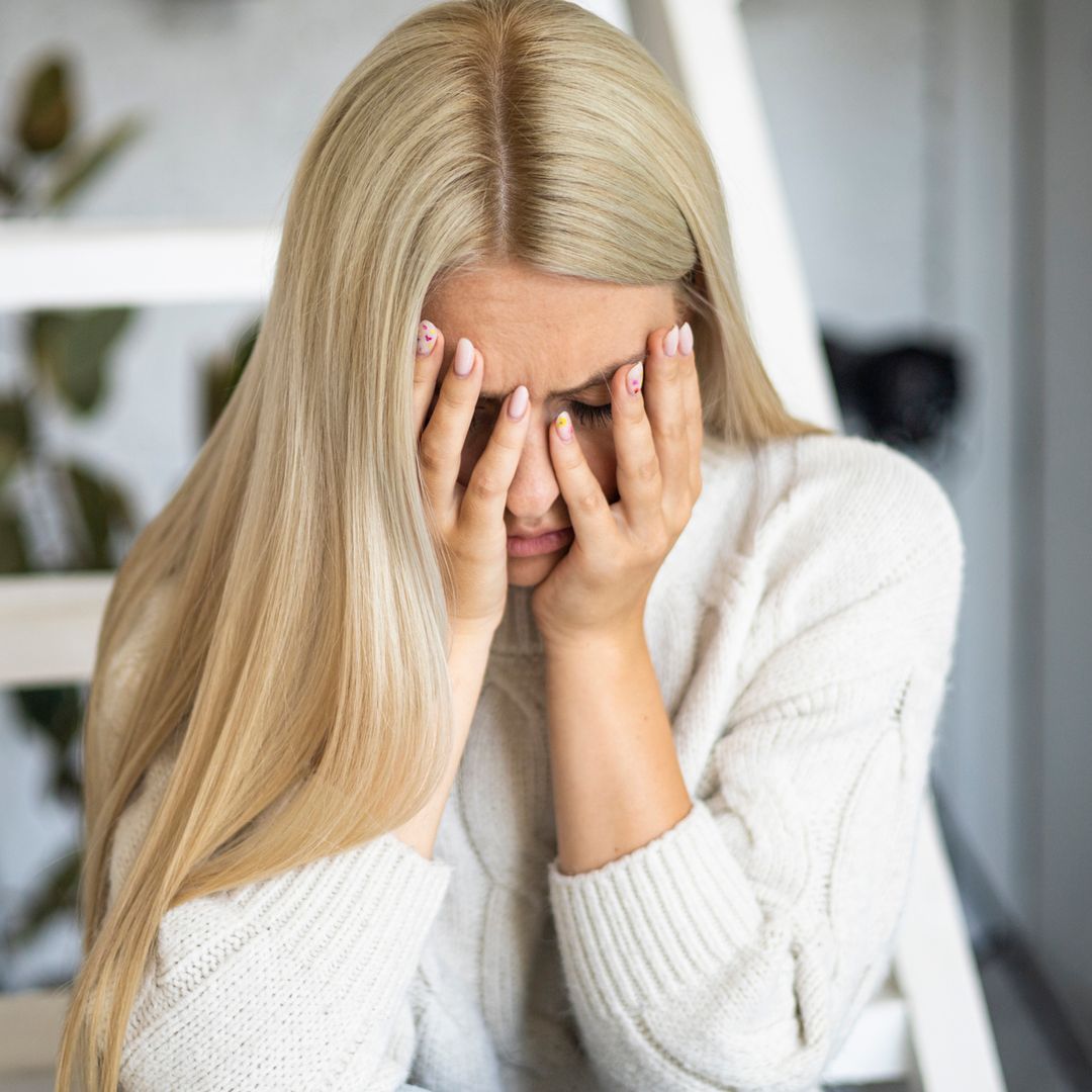 Por qué hay personas que siempre lloran al discutir: "No estás desbordándote, sino regulándote: tu cerebro cree que hay peligro" 