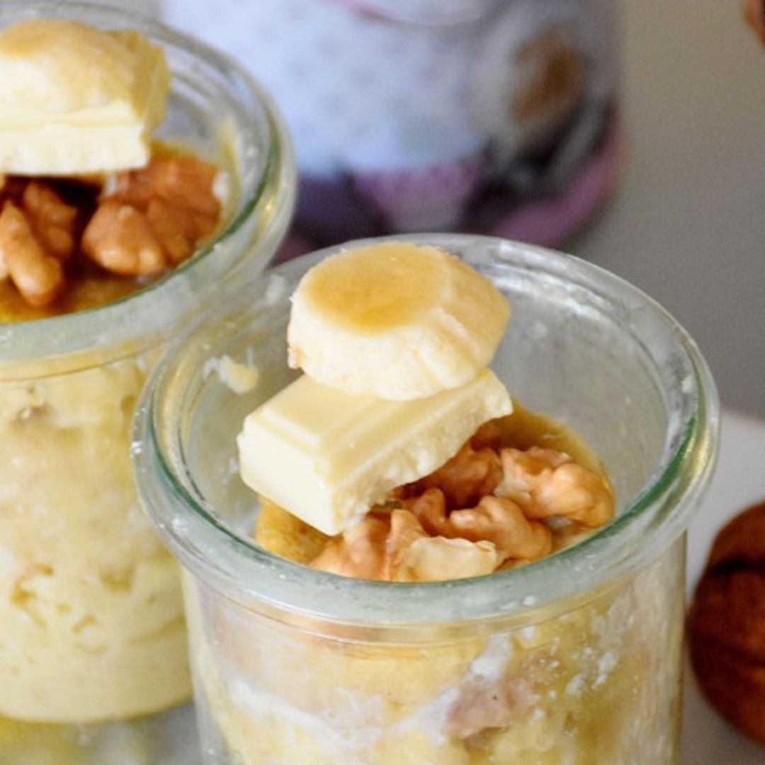 'Mug cake' de plátano y chocolate blanco
