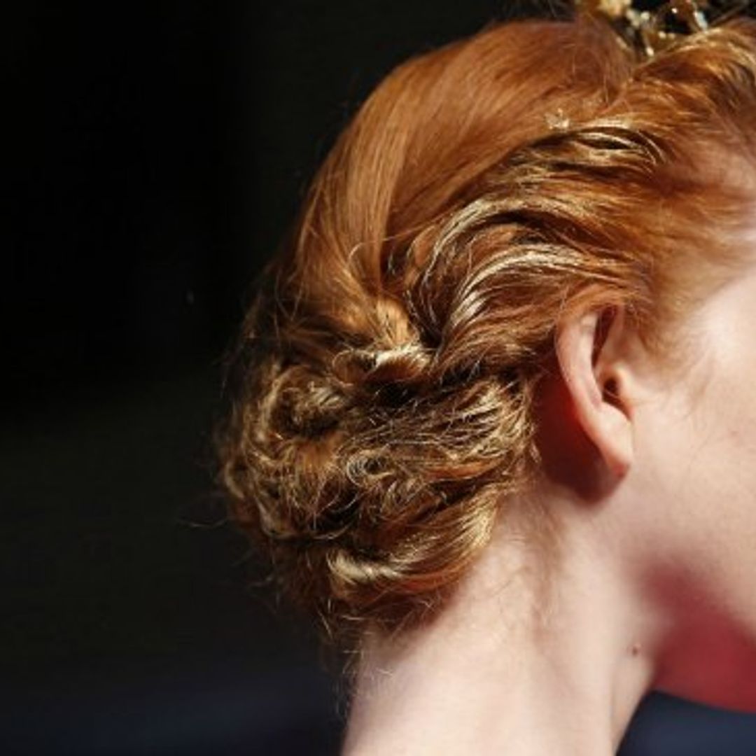 Catorce peinados para novias con pelo rizado