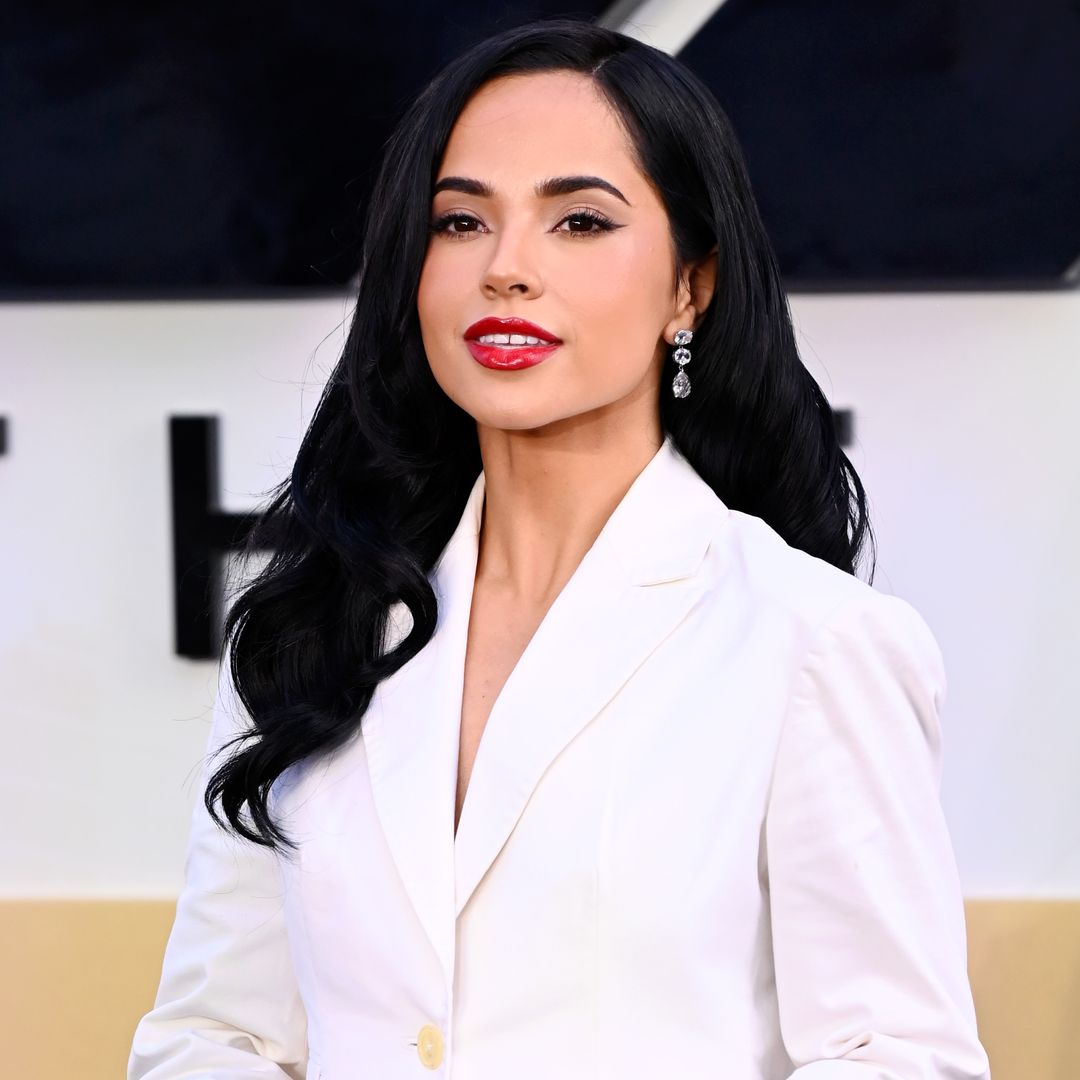 Becky G se suma al 'bridal core' de la manera más glamourosa posible