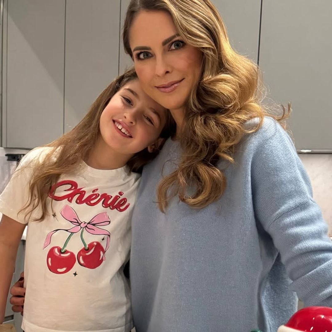 Magdalena de Suecia conquista con su vídeo más ‘Kate Middleton’: cocina con su hija y presume de ondas perfectas