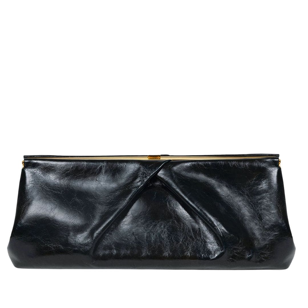 Cartera de mano  (1.995 €),  de Dries Van Noten