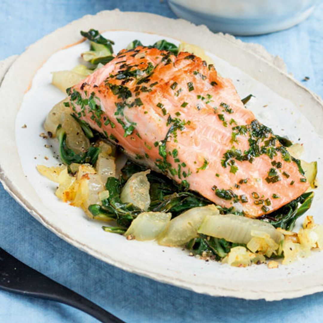 Salmón a las finas hierbas con acelgas al vapor