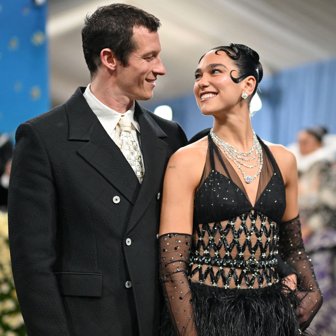 Dua Lipa confirma su compromiso con Callum Turner: 'Estoy obsesionada con el anillo'