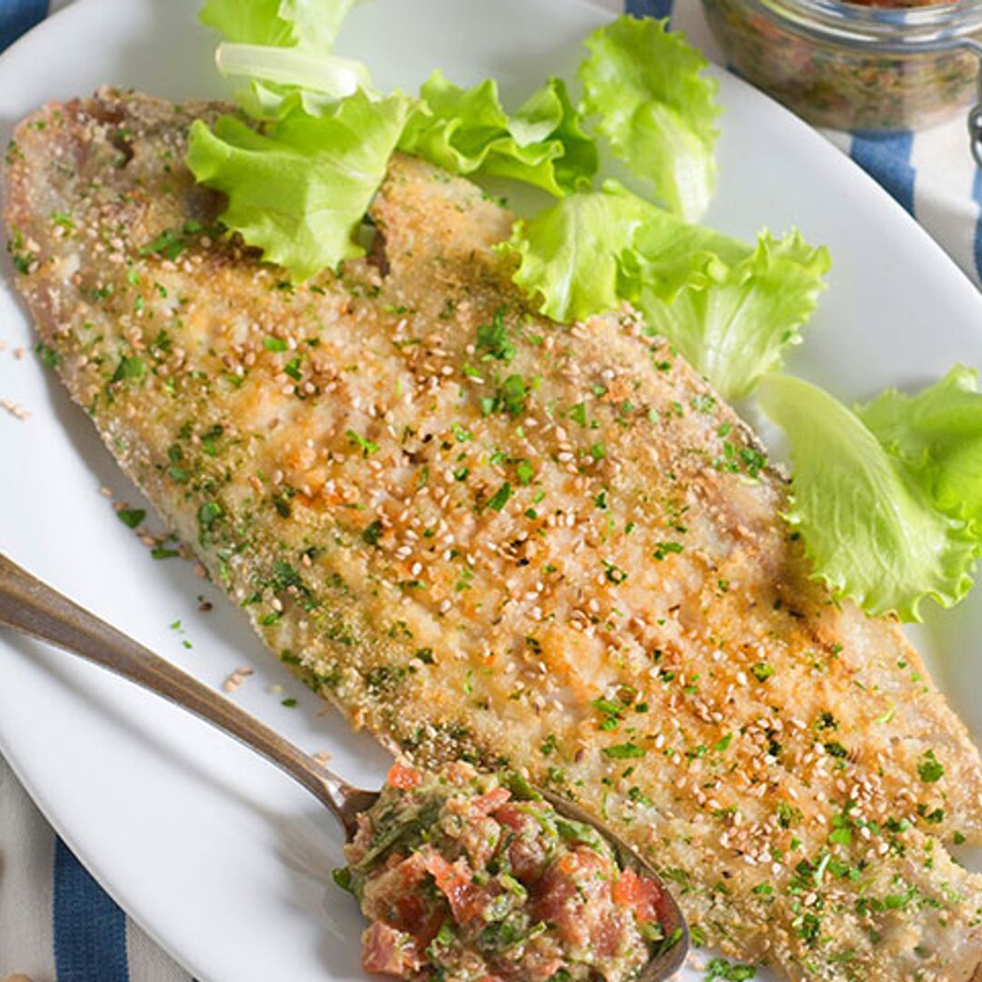 Lenguado con pesto de tomate y almendra