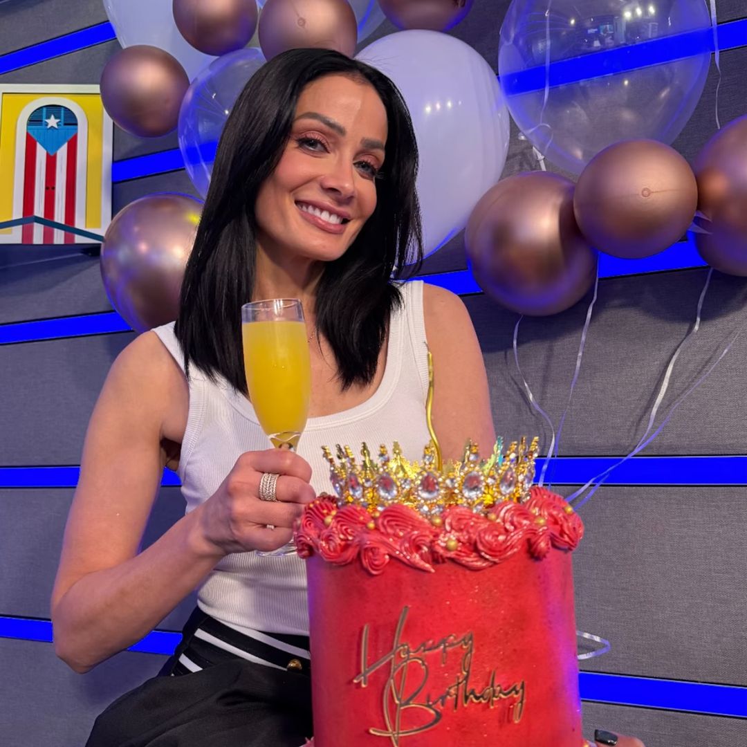 Con festejo doble, Dayanara Torres celebra su cumpleaños 52 llena de cariño