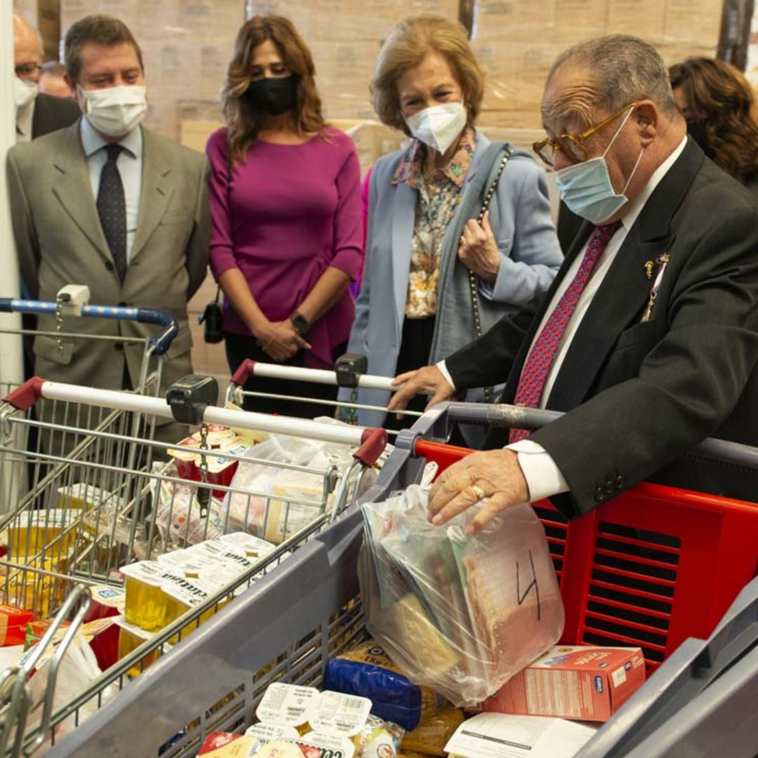 El reconocimiento que ha recibido doña Sofía en su visita al Banco de Alimentos de Ciudad Real