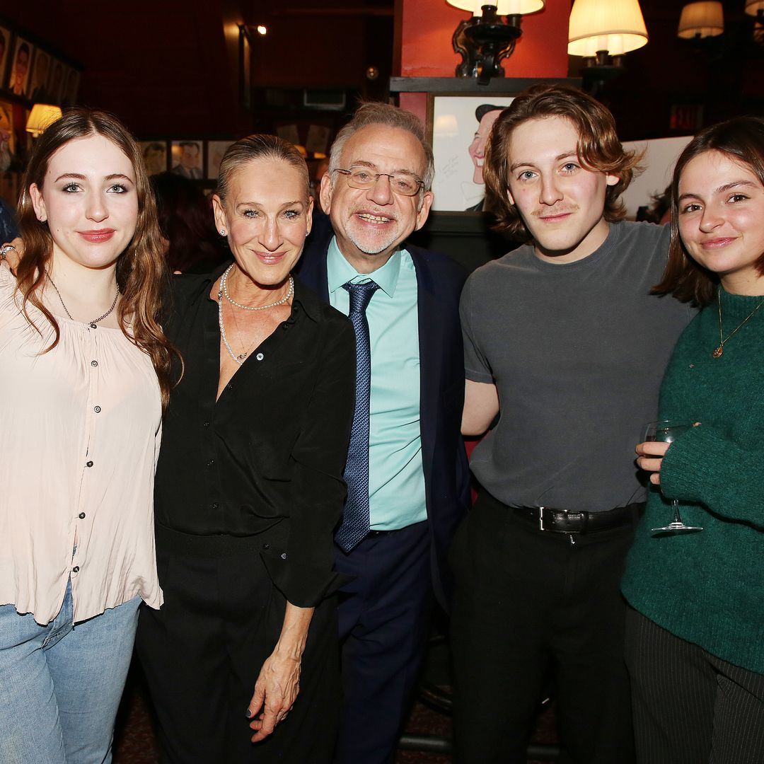 El increíble cambio de los tres hijos de Sarah Jessica Parker: James, un actor novel y las mellizas Tabitha y Loretta, totalmente opuestas entre sí