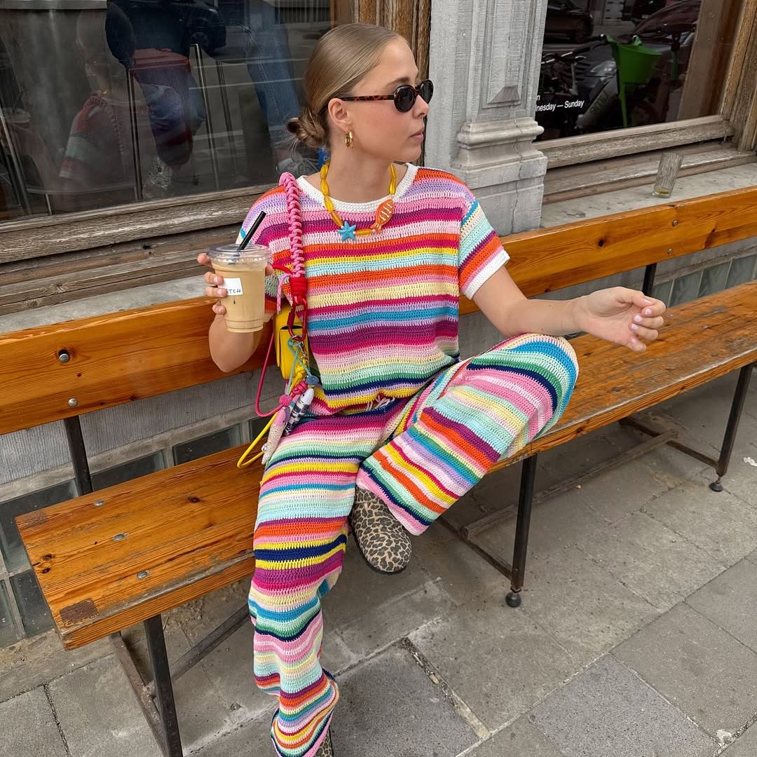 Look de crochet a rayas