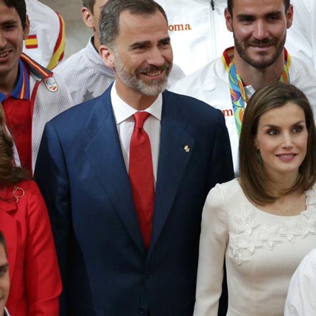 Los Reyes, acompañados por la infanta Elena, dan su aplauso a los olímpicos por saber luchar "hombro con hombro" por España