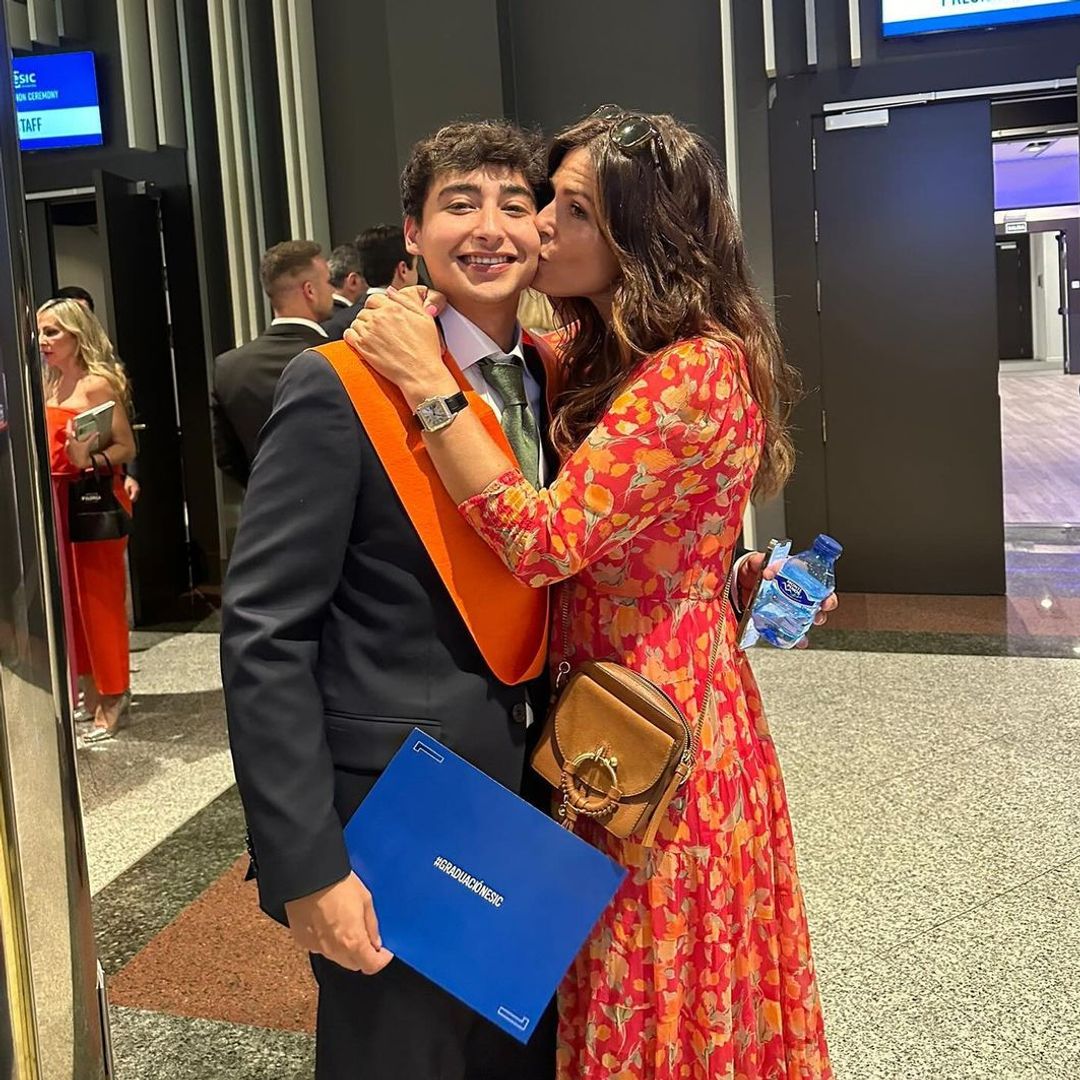 Así es el hijo mayor de Nuria Roca y Juan del Val que ha cumplido 22 años y ha elegido seguir los pasos de su padre