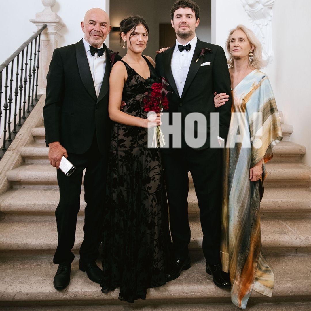 El novio con sus padres, el director de fotografía Alex Gruszynski y Ellen, así como su hermana, Adaline, también dama de honor de Stella