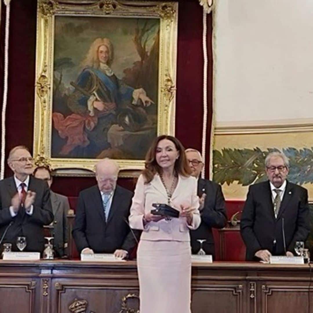Esther Koplowitz, premiada por su extraordinaria labor solidaria y arropada por sus hijas