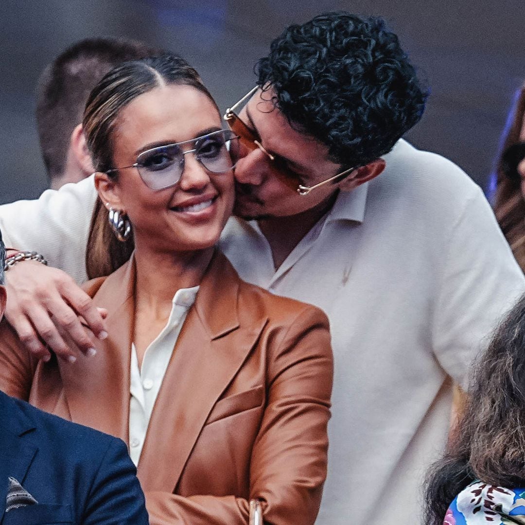  Jessica Alba y Danny Ramirez derrocharon miel en el US Open, donde estuvo presente Mark Alba, padre de ella.