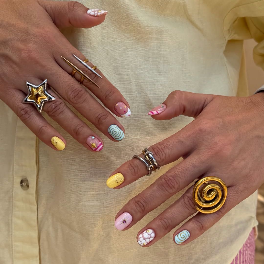 Manicura en tonos pastel variada