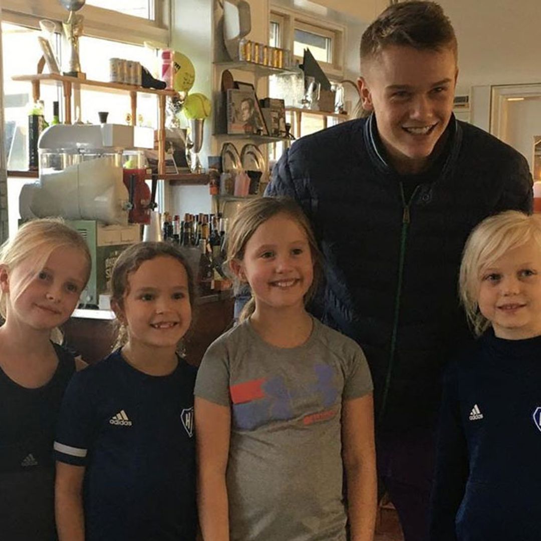 ¡Como una fan más! Josephine de Dinamarca posa con la joven promesa del tenis Holger Rune