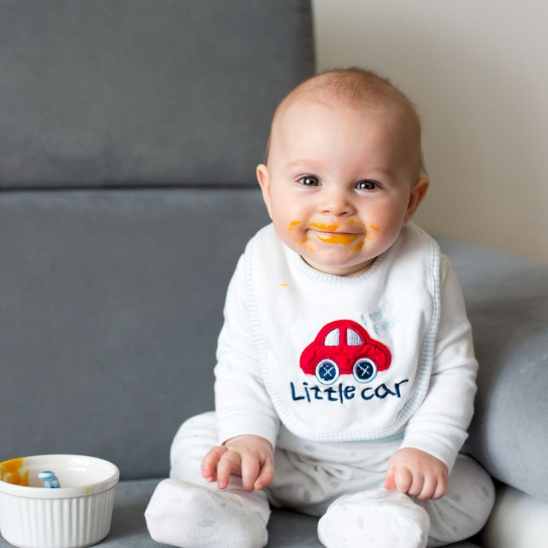 Dr. Eduardo Junco, pediatra, explica cómo introducir alimentos al bebé sin riesgos: “Las frutas nuevas se deben dar de una en una para reconocer reacciones adversas”