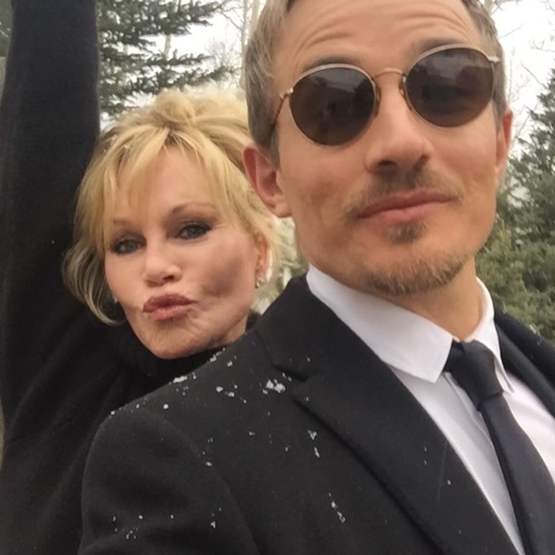 El hijo mayor de Don Johnson comparte imágenes inéditas con sus 'dos madres': así es su verdadera relación con Melanie Griffith
