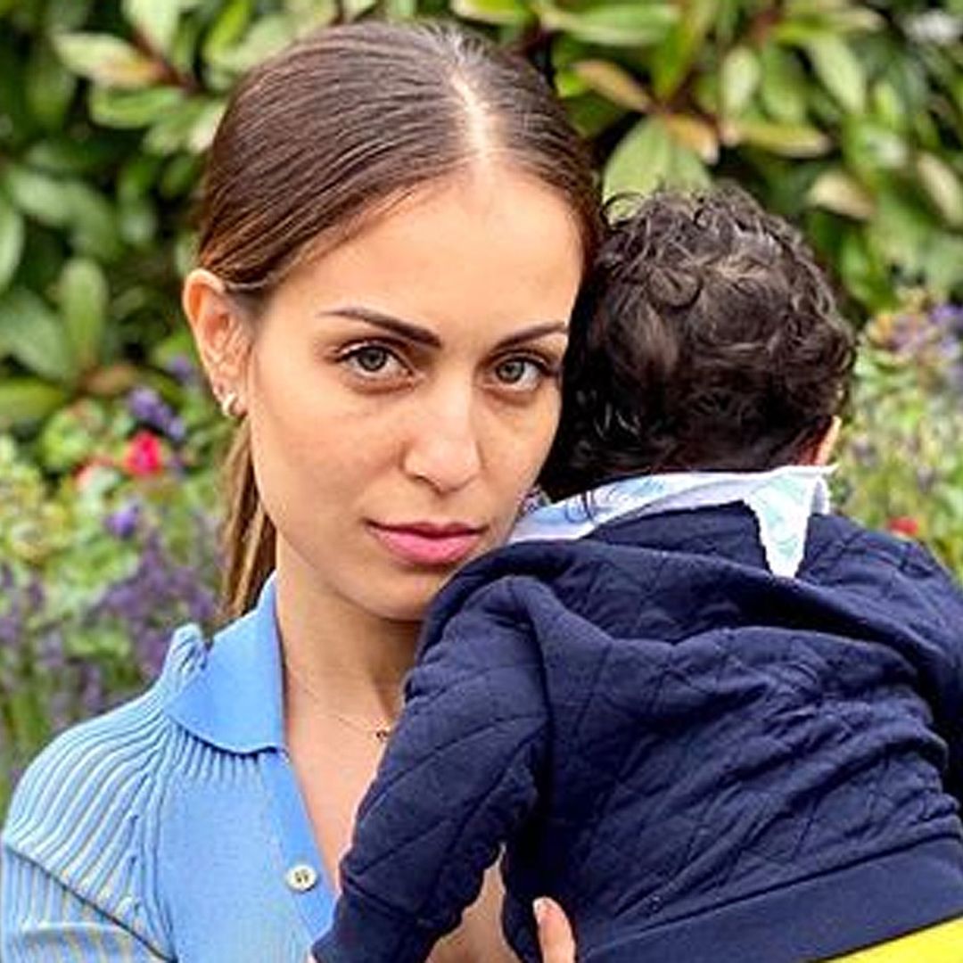 Hiba Abouk posa con su 'bombón' para celebrar los cuatro meses de Amin